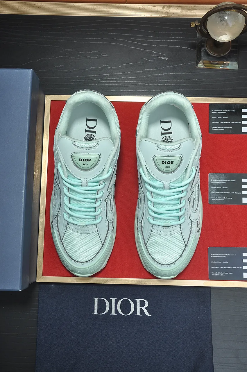 Men's men's shoes 💰: 540💶 (top original order) Brand: Dior (Dior) Standard code: Men's code 38-44 (45 customized) Grade: Same style as the official website Material: Top original cowhide stitched together Original wear-resistant and lightweight outsole Style category: Fashionable casual shoes Distinguished luxury brand elements top luxury Color: Real picture color